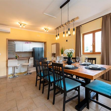 Vila Vergatum-Privacy,Gym,Billiards,Table Tennis Donji Brgat Exterior photo