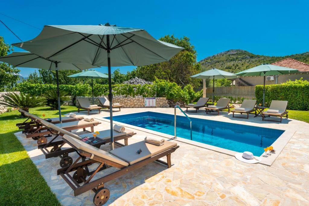 Vila Vergatum-Privacy,Gym,Billiards,Table Tennis Donji Brgat Exterior photo