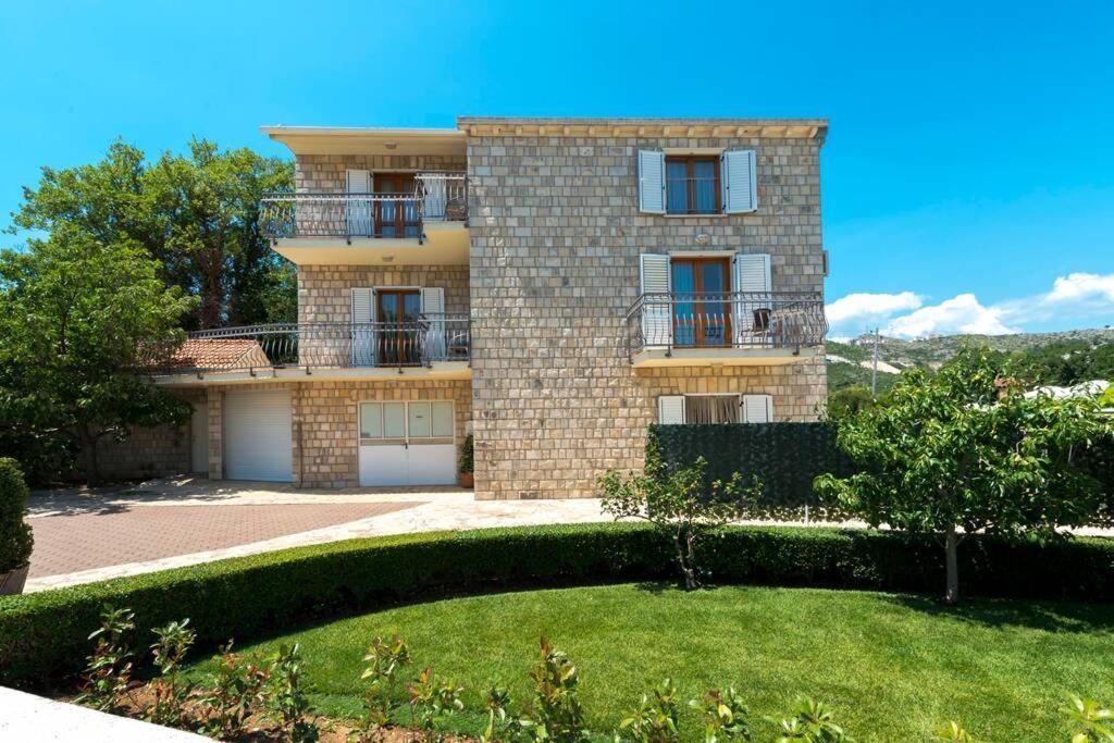Vila Vergatum-Privacy,Gym,Billiards,Table Tennis Donji Brgat Exterior photo