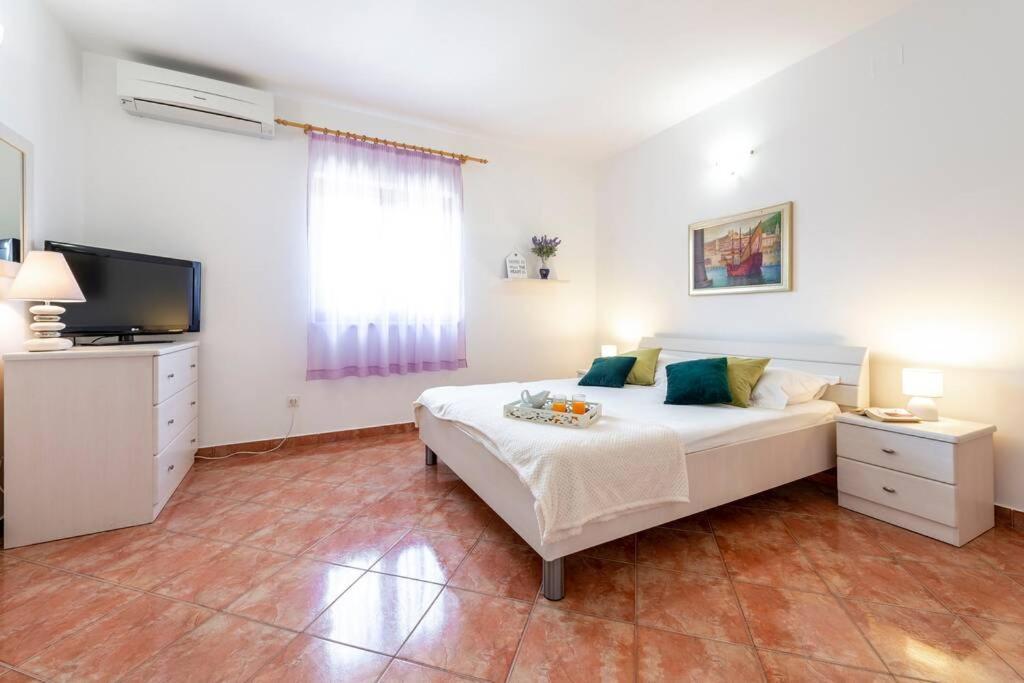 Vila Vergatum-Privacy,Gym,Billiards,Table Tennis Donji Brgat Exterior photo