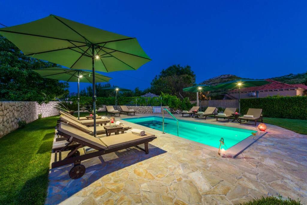Vila Vergatum-Privacy,Gym,Billiards,Table Tennis Donji Brgat Exterior photo