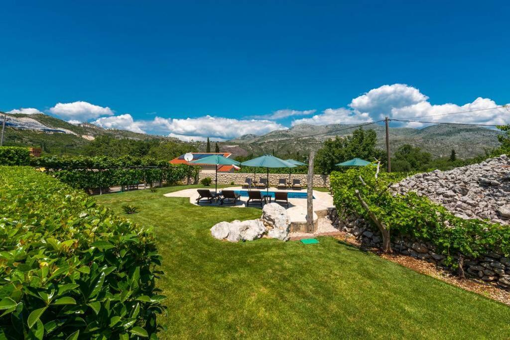 Vila Vergatum-Privacy,Gym,Billiards,Table Tennis Donji Brgat Exterior photo