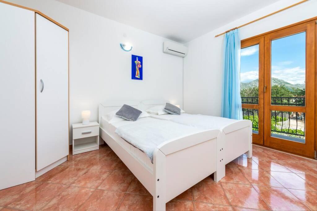 Vila Vergatum-Privacy,Gym,Billiards,Table Tennis Donji Brgat Exterior photo