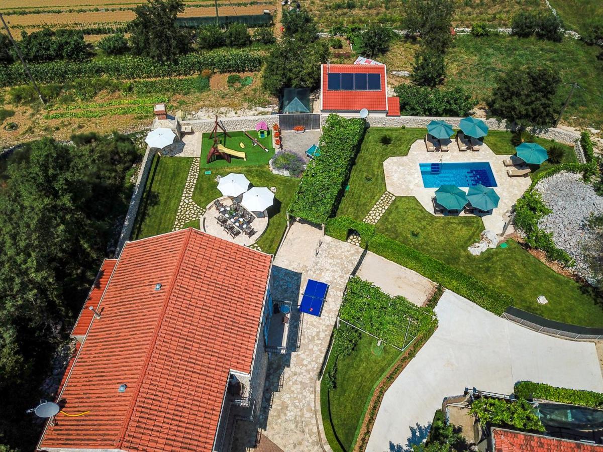 Vila Vergatum-Privacy,Gym,Billiards,Table Tennis Donji Brgat Exterior photo
