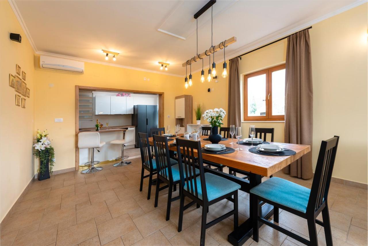 Vila Vergatum-Privacy,Gym,Billiards,Table Tennis Donji Brgat Exterior photo